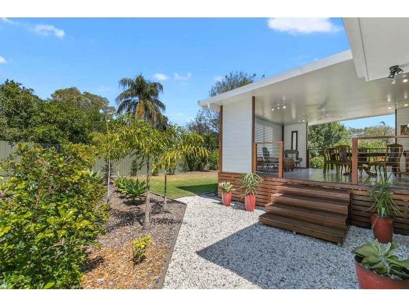 11 Esplanade, Point Vernon QLD 4655