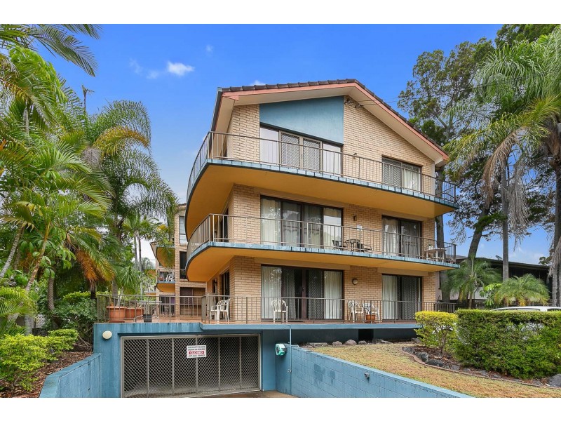 2/394 Esplanade, Torquay QLD 4655