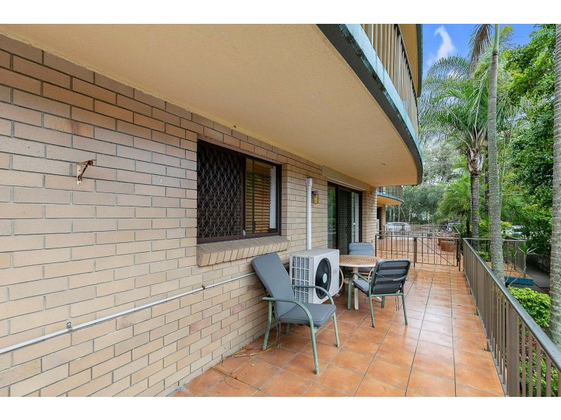 2/394 Esplanade, Torquay QLD 4655