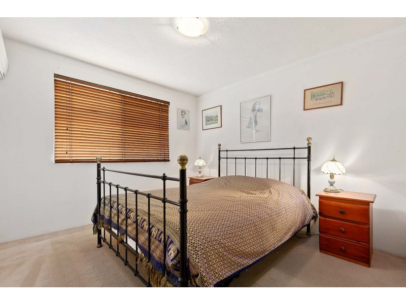 2/394 Esplanade, Torquay QLD 4655