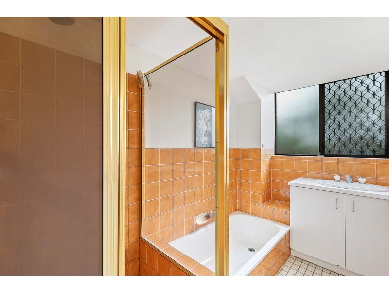 2/394 Esplanade, Torquay QLD 4655