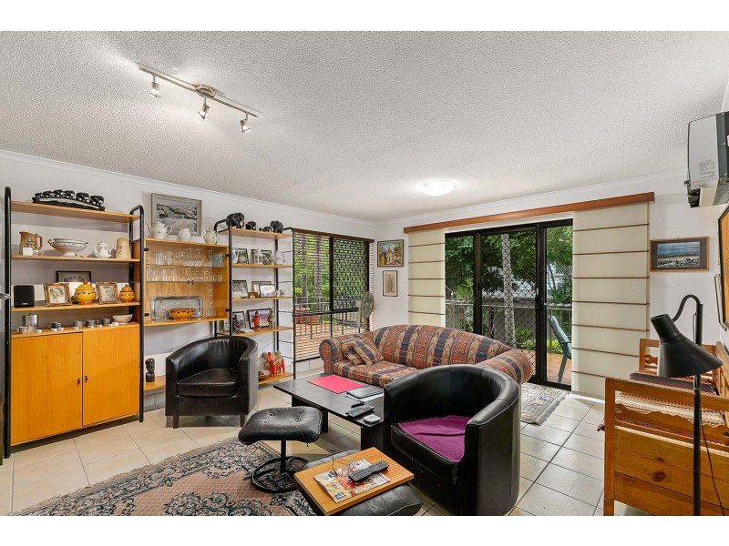 2/394 Esplanade, Torquay QLD 4655
