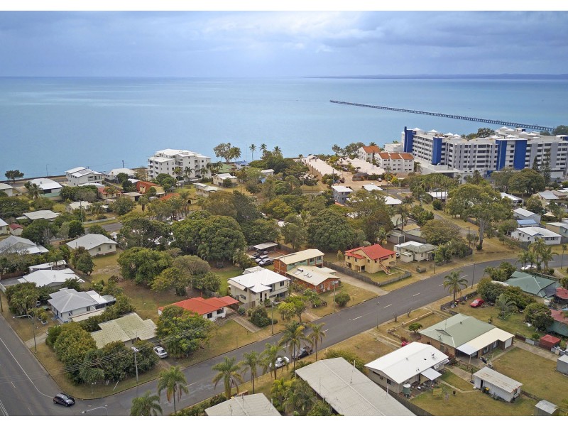 4 King Street, Urangan QLD 4655