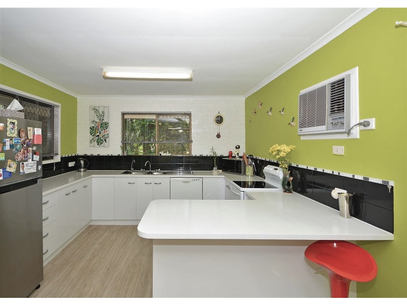 9/415-417 Boat Harbour Drive, Torquay QLD 4655