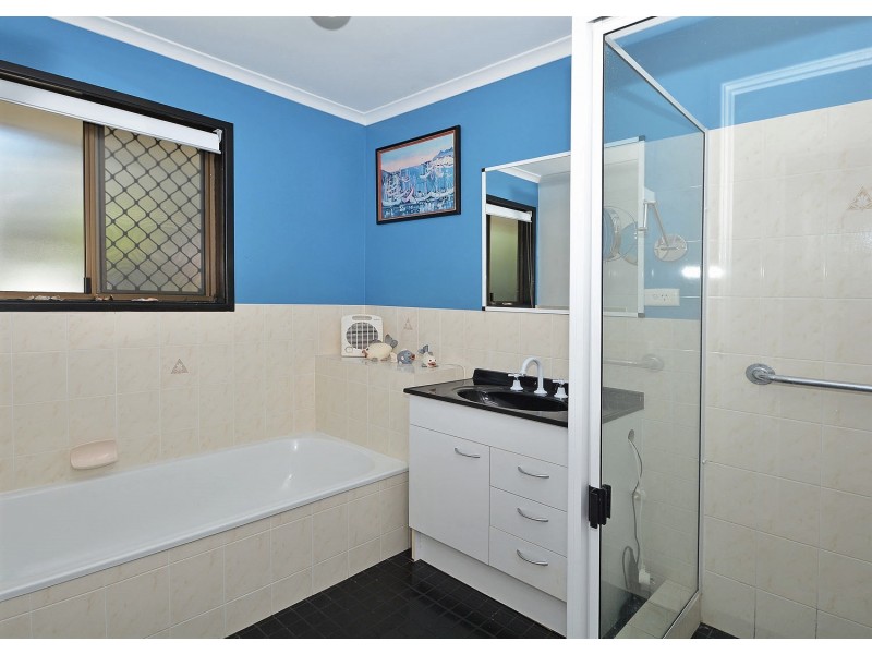 9/415-417 Boat Harbour Drive, Torquay QLD 4655
