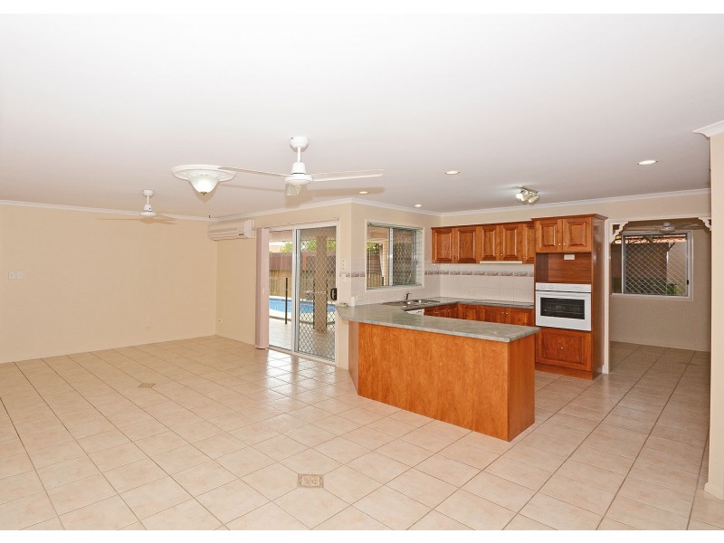 8 Durham Court, Kawungan QLD 4655