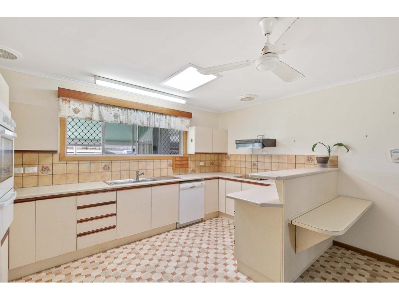 114 Long, Point Vernon QLD 4655