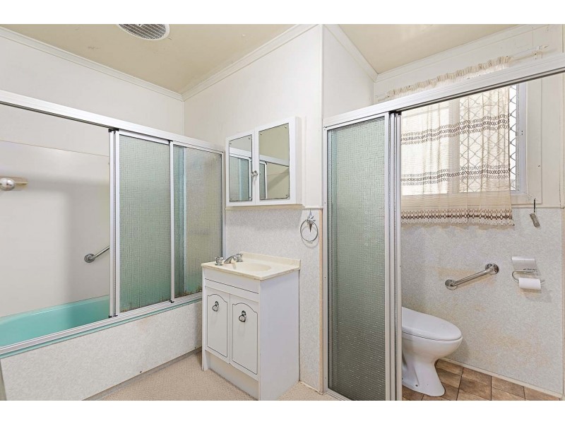 114 Long, Point Vernon QLD 4655