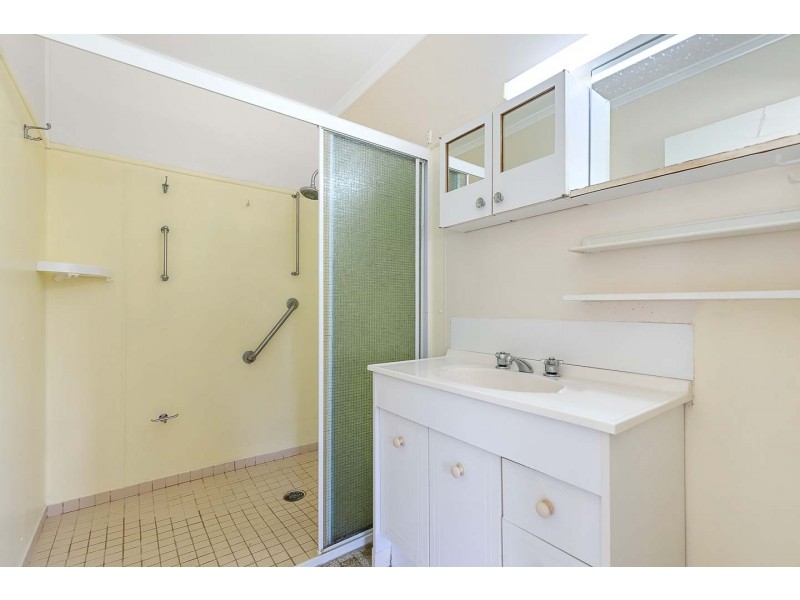 114 Long, Point Vernon QLD 4655