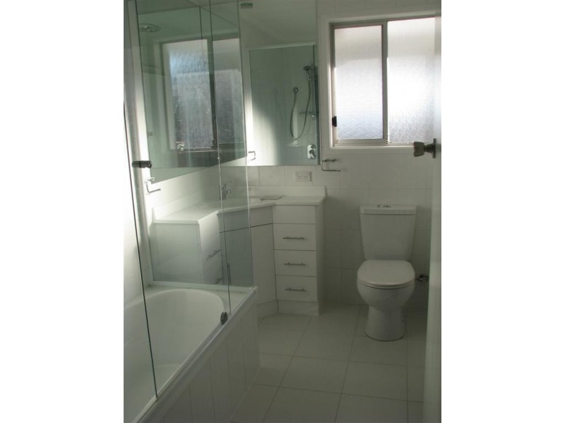 69 Long St, Point Vernon QLD 4655