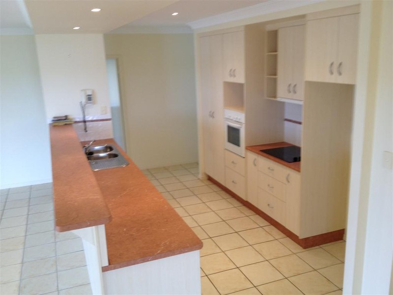 8 WHISTLER COURT, Eli Waters QLD 4655