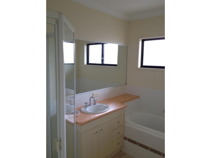 8 WHISTLER COURT, Eli Waters QLD 4655