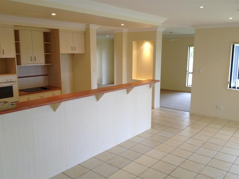 8 WHISTLER COURT, Eli Waters QLD 4655