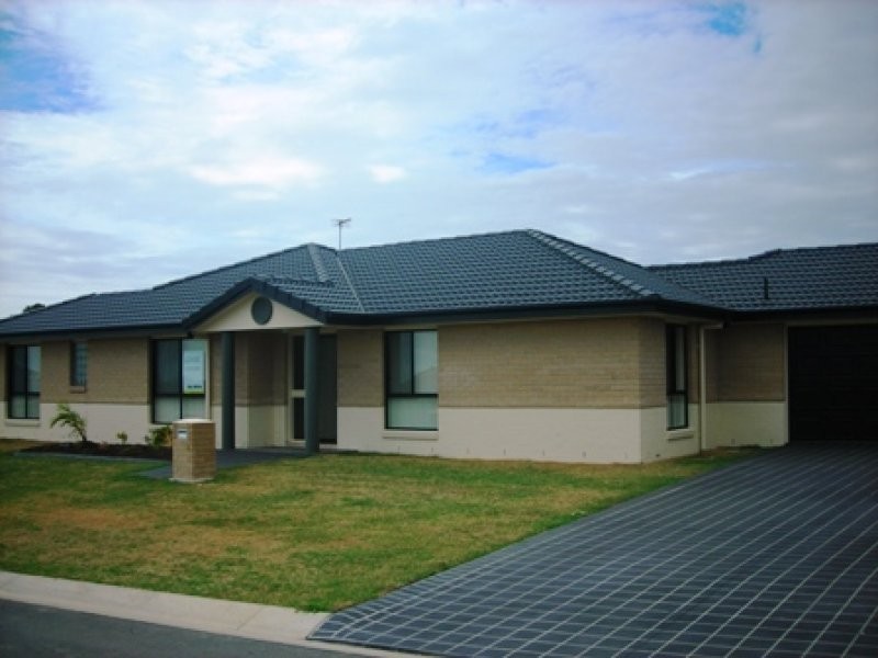 2 Mia Crt, Nikenbah QLD 4655