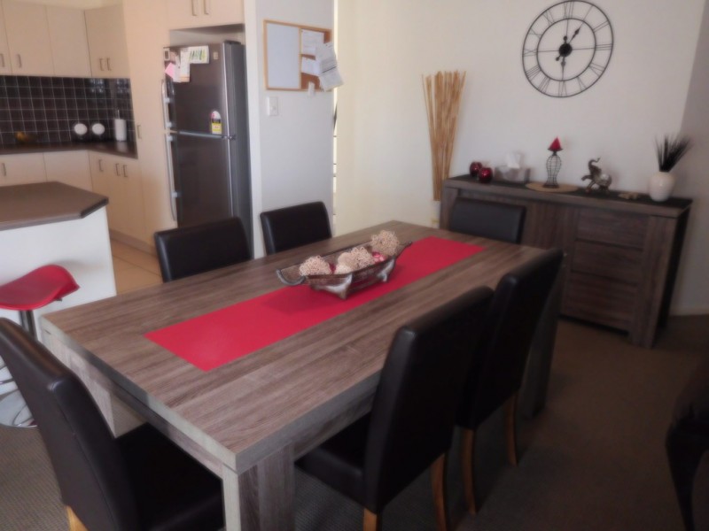 2 Mia Crt, Nikenbah QLD 4655
