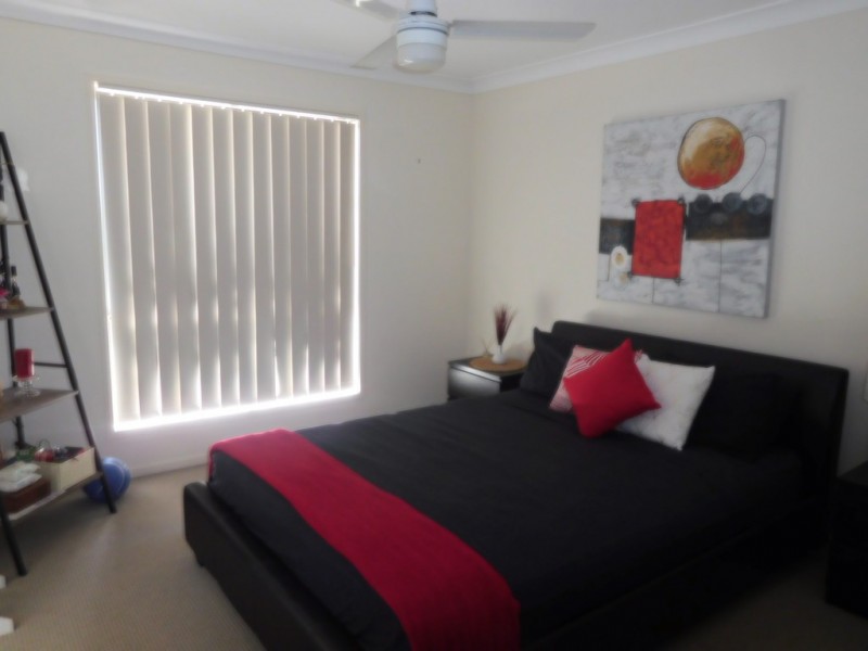 2 Mia Crt, Nikenbah QLD 4655