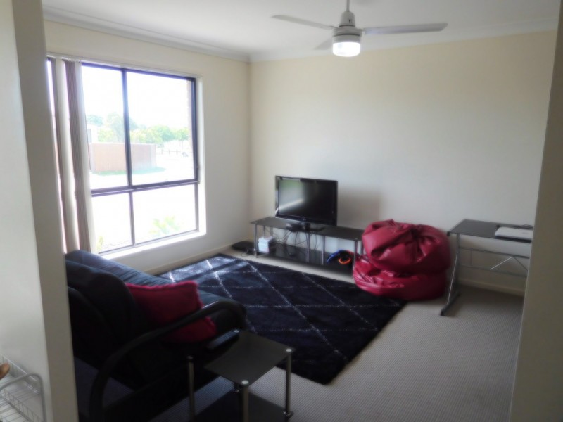 2 Mia Crt, Nikenbah QLD 4655