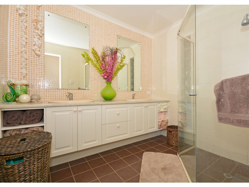 15 Hayworth Street, Point Vernon QLD 4655