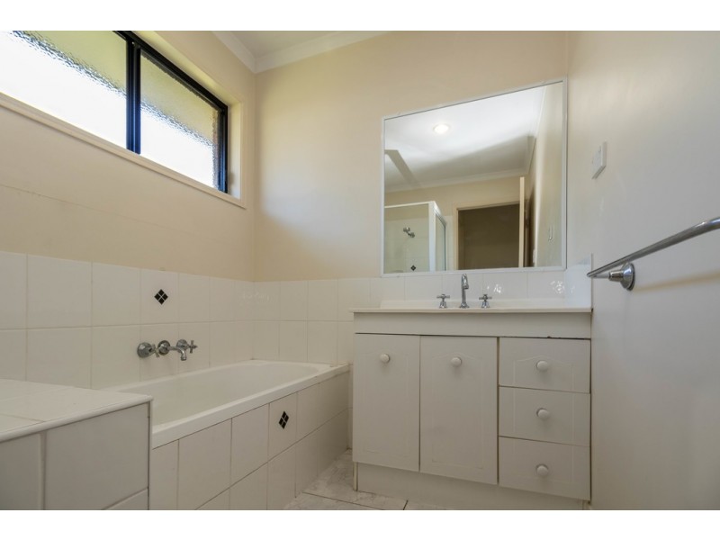 13 Topaz Circuit, Urangan QLD 4655