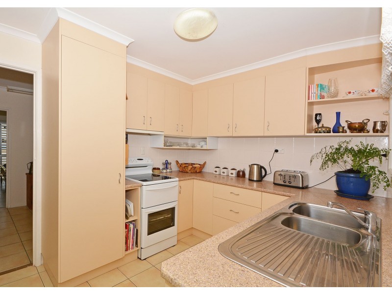 6 Gibbs Street, Urangan QLD 4655