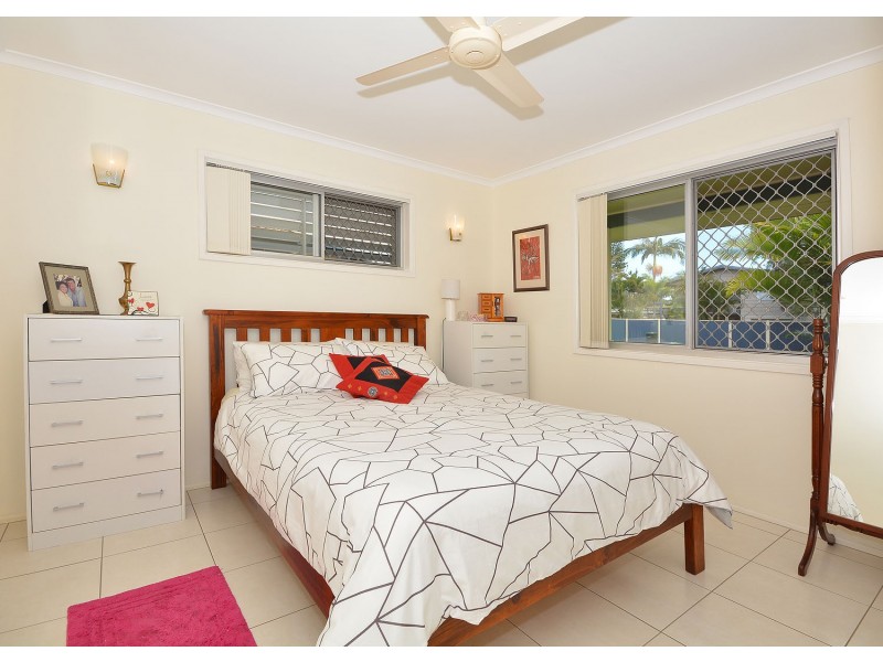 6 Gibbs Street, Urangan QLD 4655