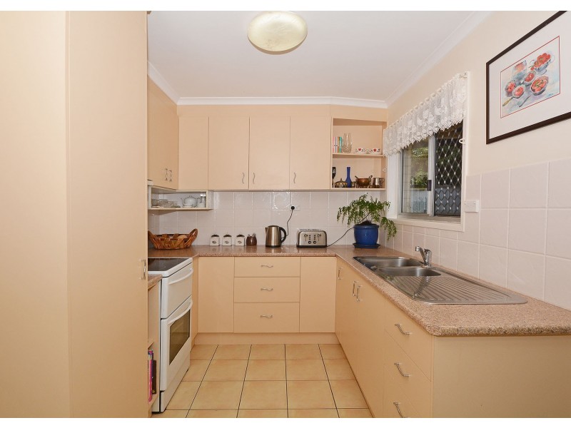 6 Gibbs Street, Urangan QLD 4655