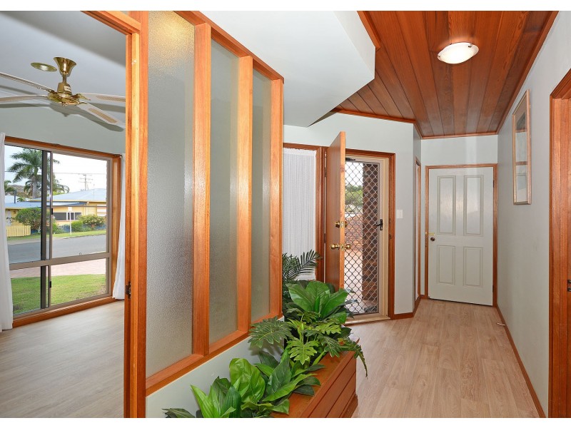 37 Bideford St, Torquay QLD 4655