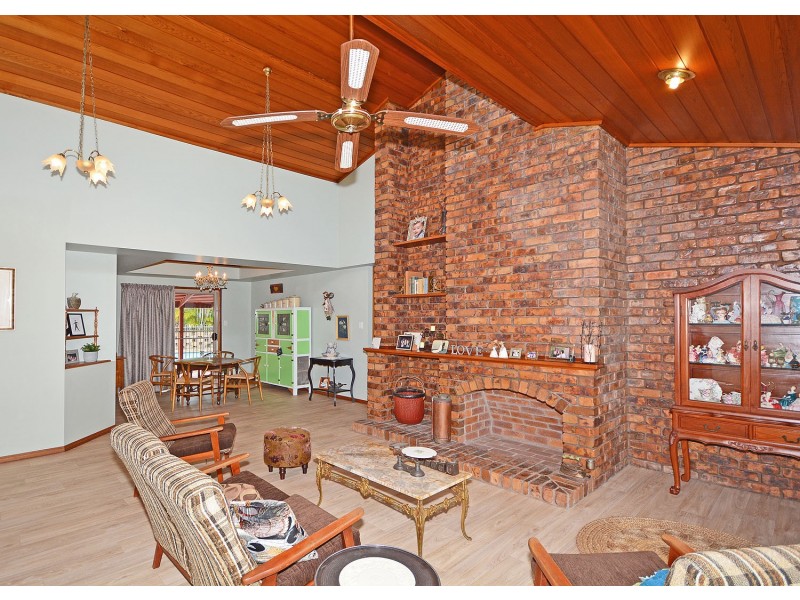 37 Bideford St, Torquay QLD 4655