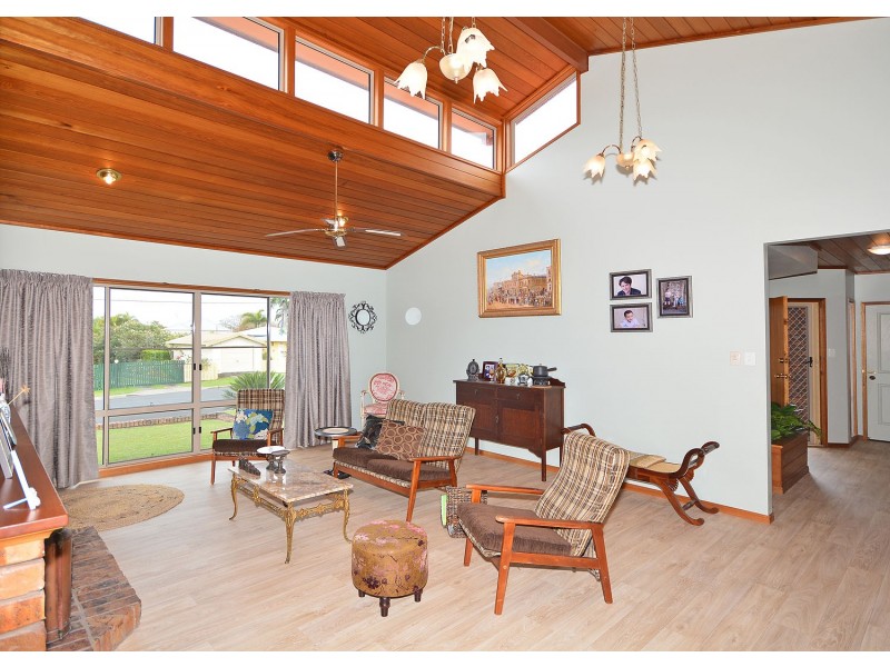 37 Bideford St, Torquay QLD 4655