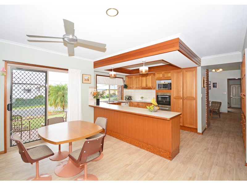 37 Bideford St, Torquay QLD 4655