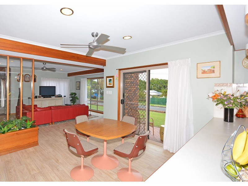 37 Bideford St, Torquay QLD 4655