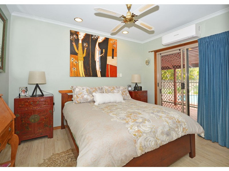 37 Bideford St, Torquay QLD 4655