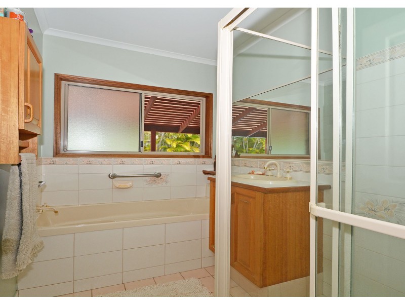 37 Bideford St, Torquay QLD 4655