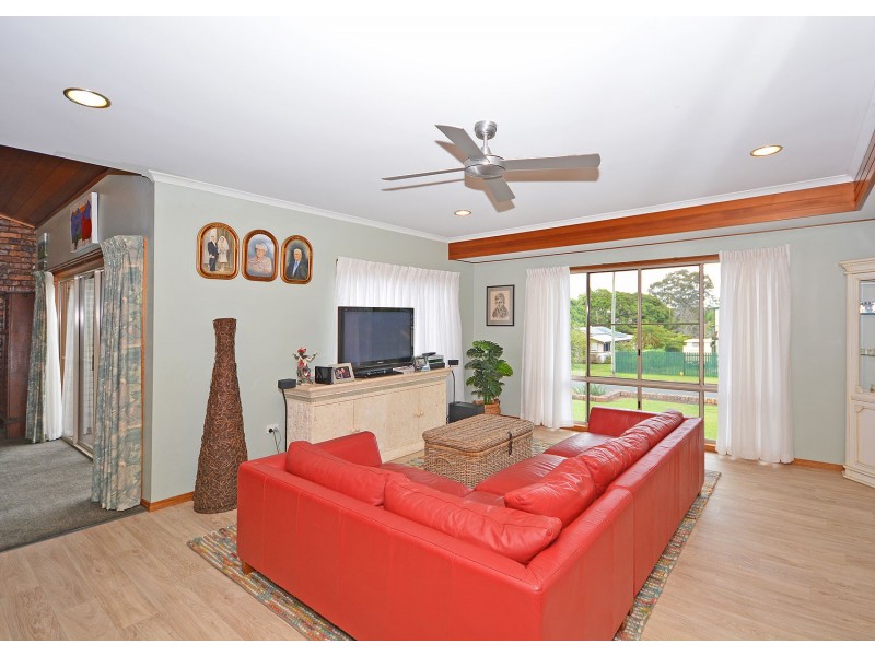 37 Bideford St, Torquay QLD 4655