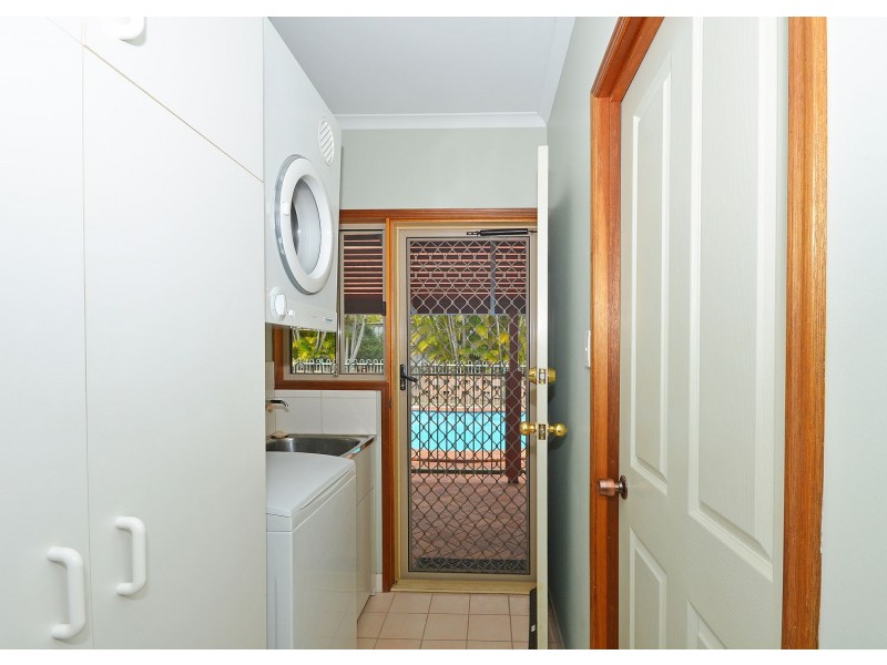 37 Bideford St, Torquay QLD 4655