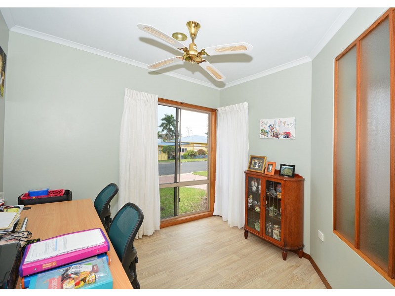 37 Bideford St, Torquay QLD 4655