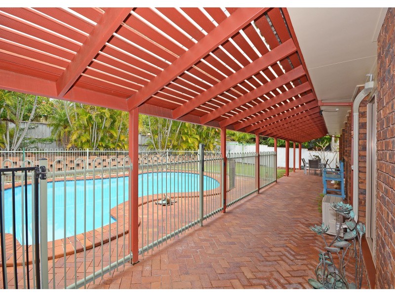 37 Bideford St, Torquay QLD 4655