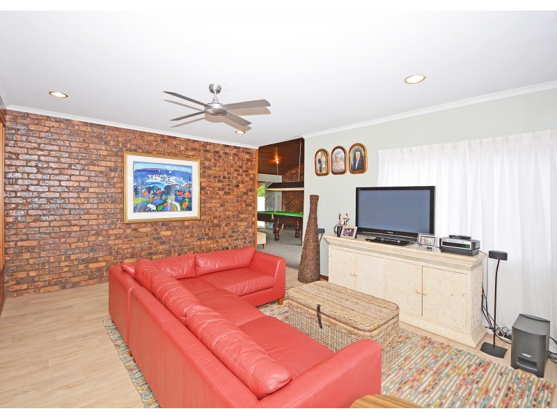 37 Bideford St, Torquay QLD 4655