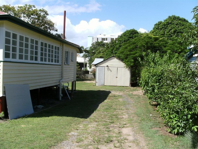 20 KING, Urangan QLD 4655