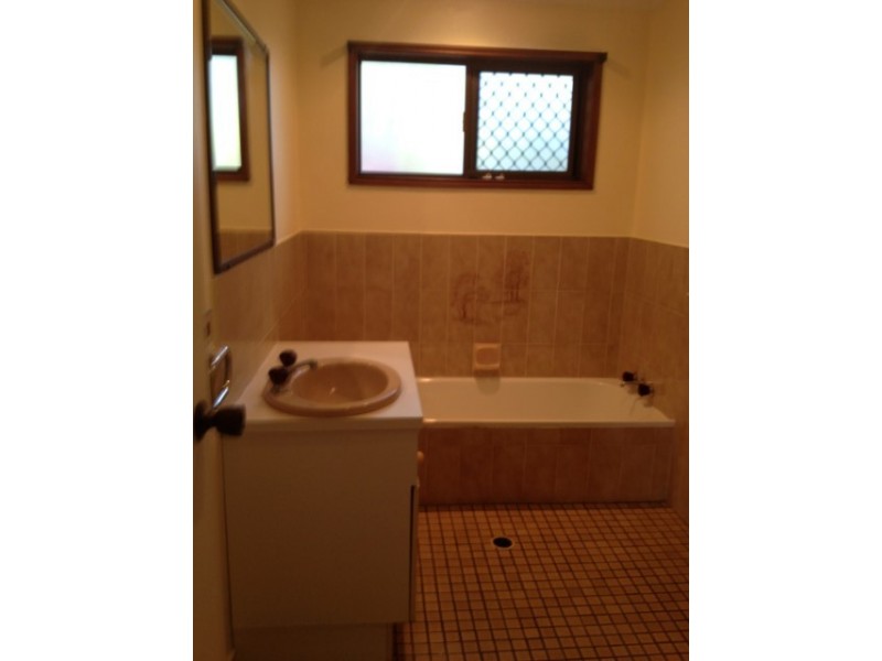 53 South Street, Urangan QLD 4655