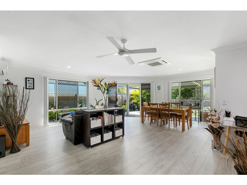 52 Ann Street, Torquay QLD 4655