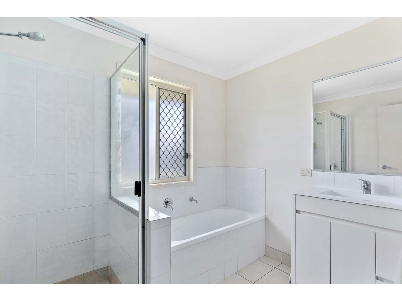 5 Genoa Court, Point Vernon QLD 4655