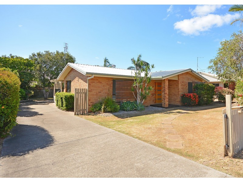 42 Limpus Street, Urangan QLD 4655
