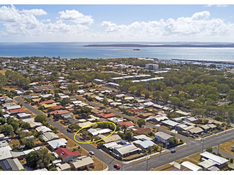 42 Limpus Street, Urangan QLD 4655