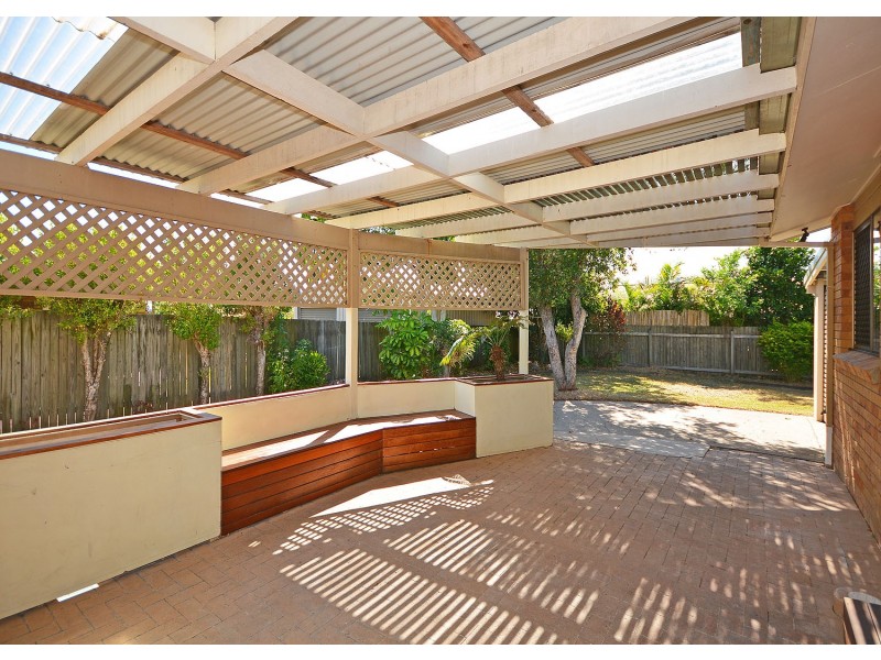 42 Limpus Street, Urangan QLD 4655