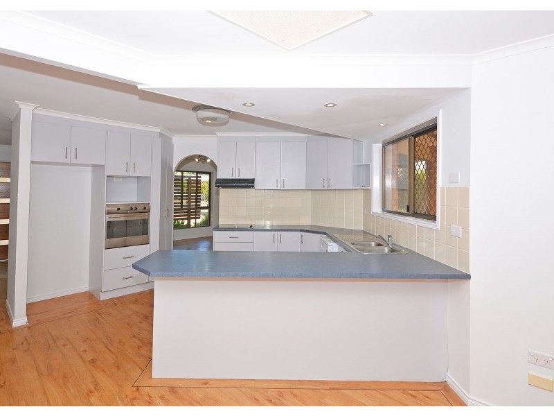 42 Limpus Street, Urangan QLD 4655