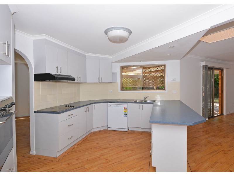 42 Limpus Street, Urangan QLD 4655