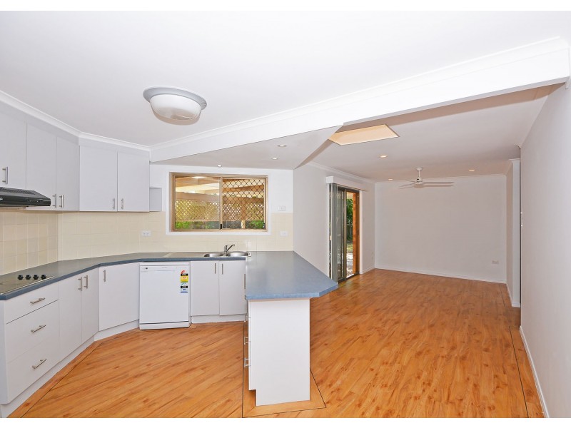 42 Limpus Street, Urangan QLD 4655