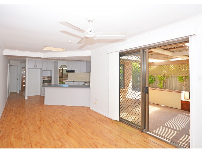 42 Limpus Street, Urangan QLD 4655