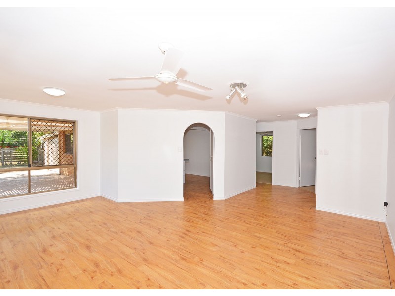 42 Limpus Street, Urangan QLD 4655